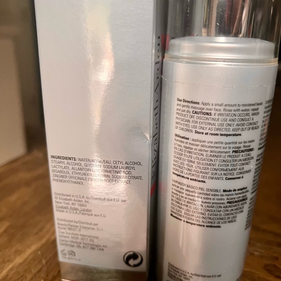 Elizabeth Arden Pro Sensitive Skin Cleanser - Picture 4 of 5